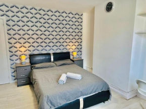 Spacious Lovely 4 Bedroom House, Ilford